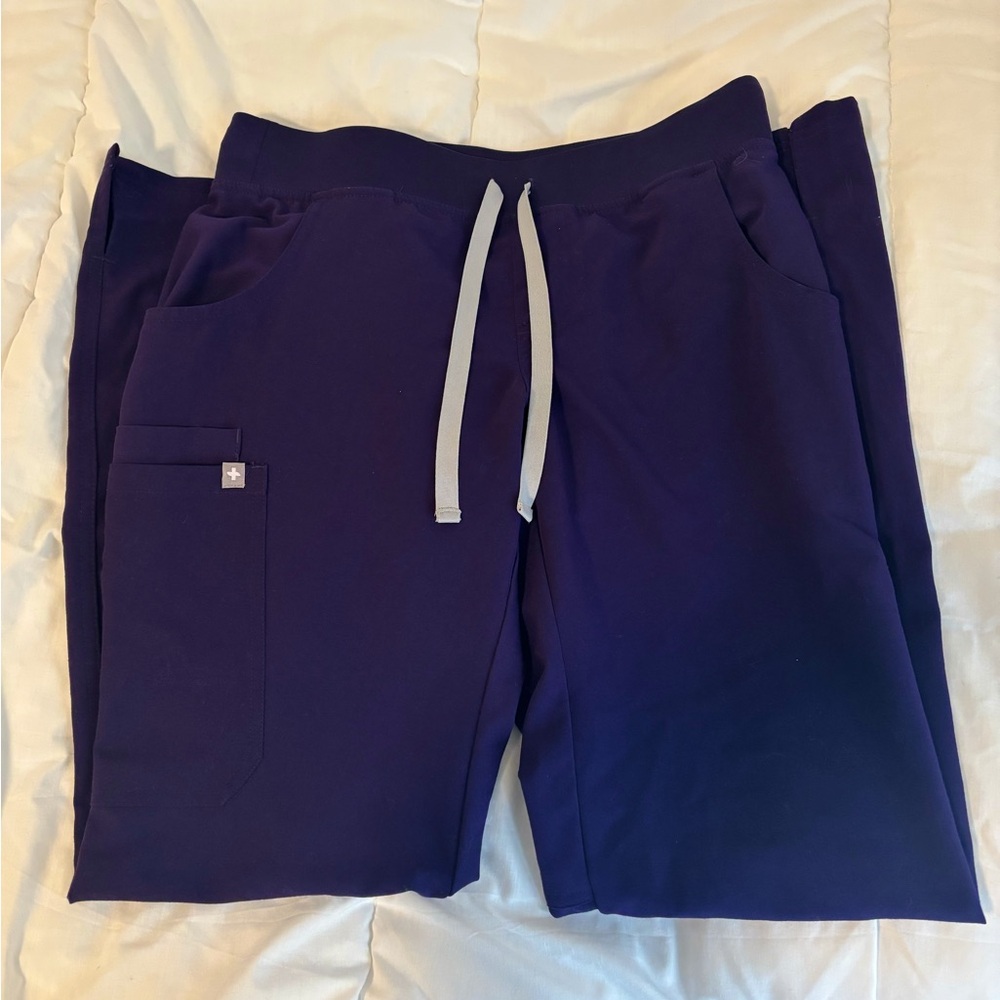 FIGS Kade Cargo Scrub Pants in Purple (Size XS)